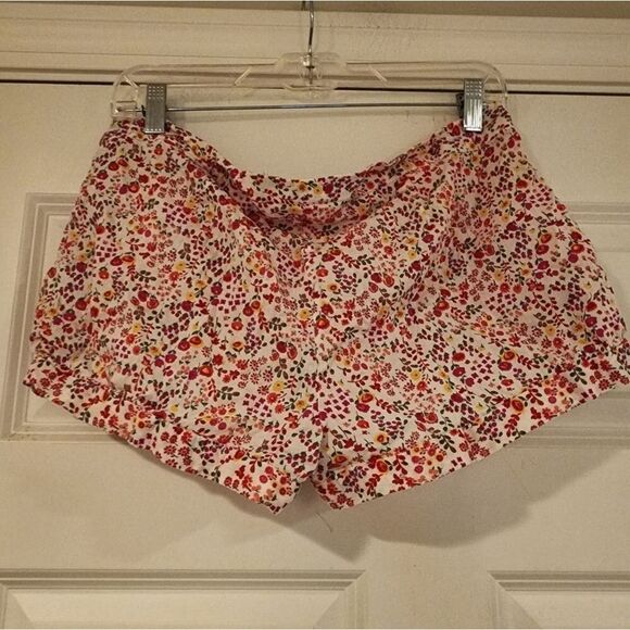 Miley Cyrus lightweight white floral shorts Size 15 Juniors - Picture 3 of 3